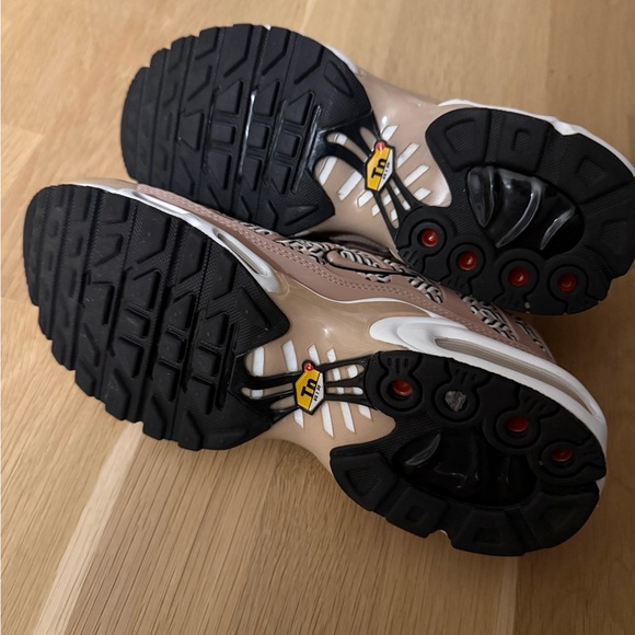 Nike women’s air max plus united in victory print 38.5 - Picture 7 of 7